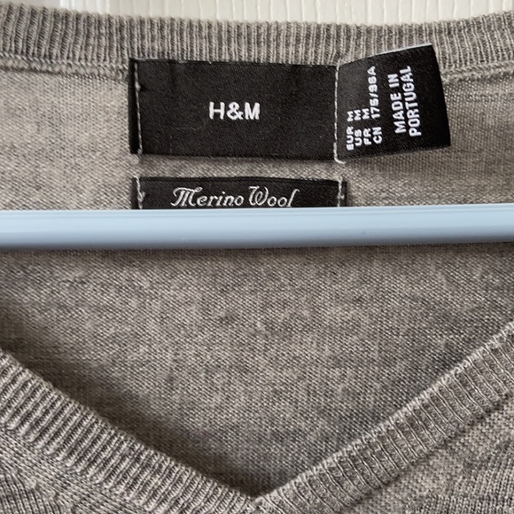H&M merino wool vneck sweater - Picture 2 of 7